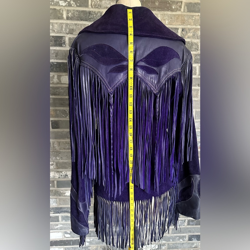 Vintage Suede Leather Western BOHO Fringe Jacket. - Picture 9 of 16